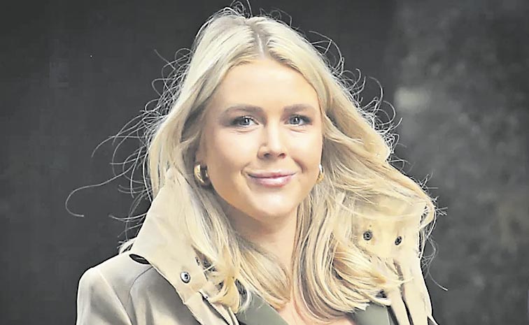 KAROLINE-1.jpg