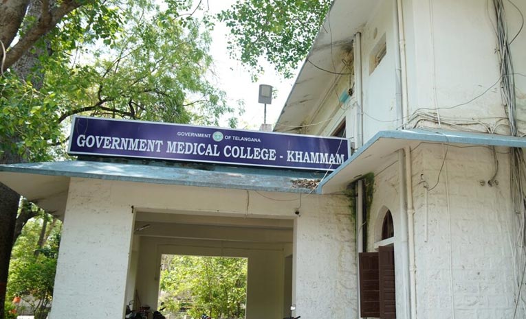 Raging-At-Khammam-Medical-C.jpg