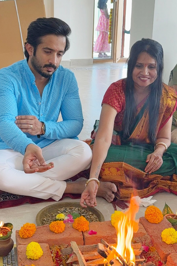Anchor-Ravi_House-Warming-Ceremony-2_0.jpg 3