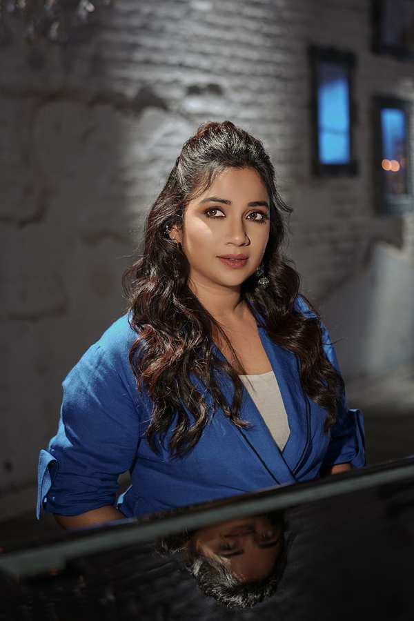 Shreya-Ghoshal-15.jpg 16
