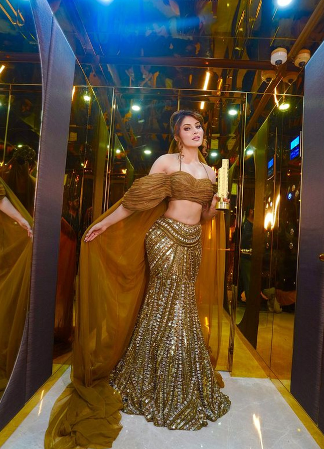 Urvashi_20Rautela4.jpg 5