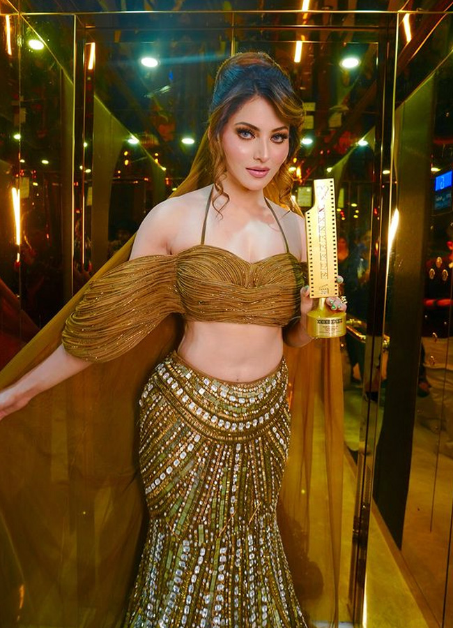 Urvashi_20Rautela5.jpg 6