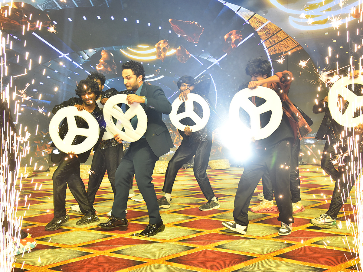Vishwak_20Sen_20Mechanic_20Rocky_20Pre_20Release_20Event_20Photos__20_2818_29.jpg 18