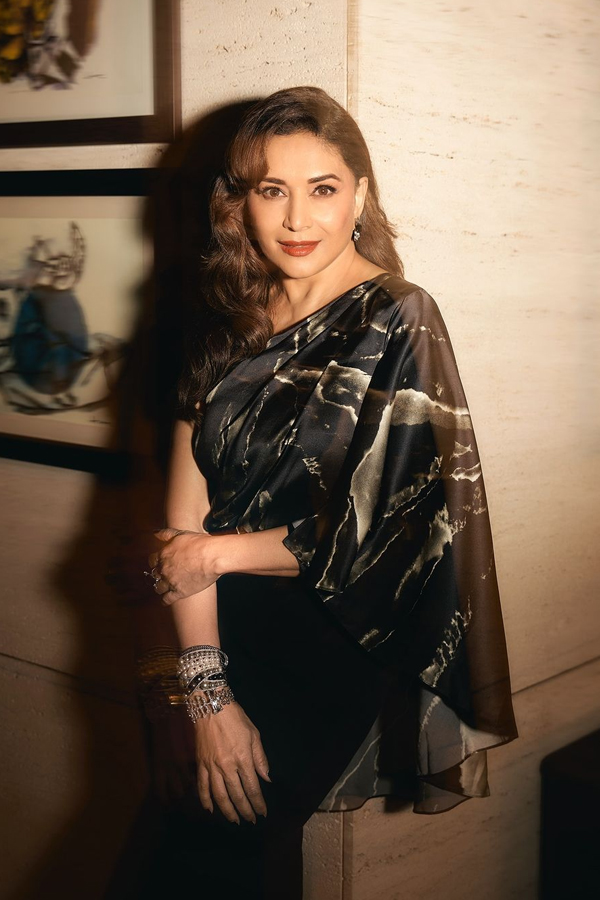 Madhuri-Dixit-10.jpg 11