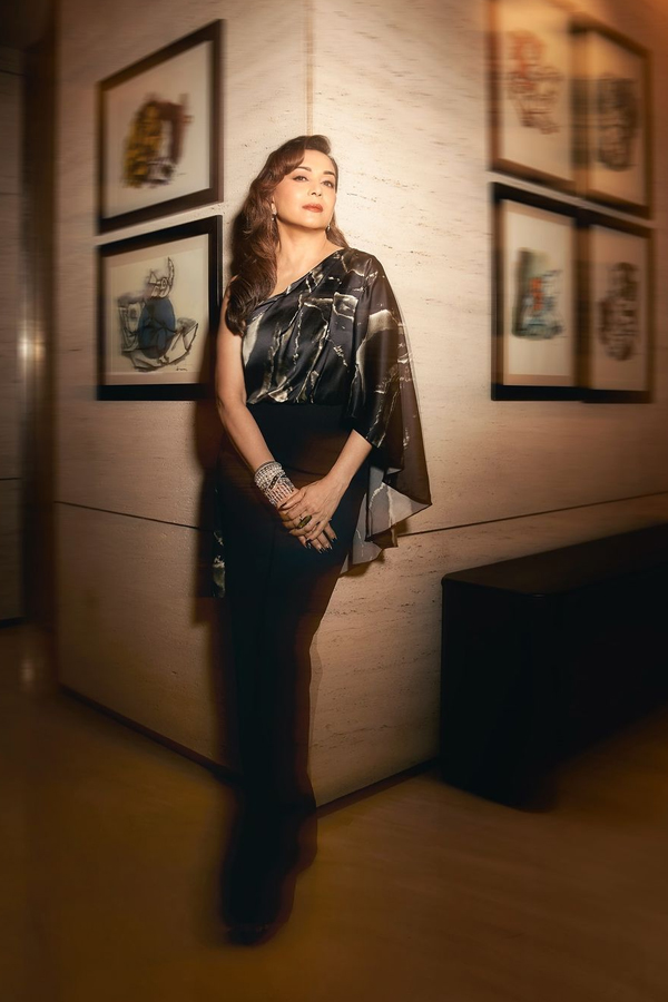 Madhuri-Dixit-11.jpg 12