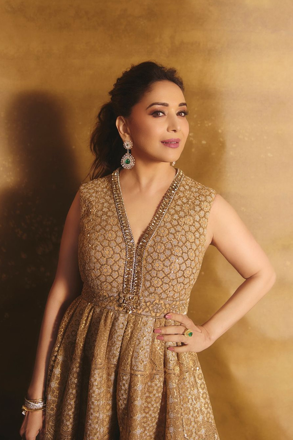 Madhuri-Dixit-5.jpg 6