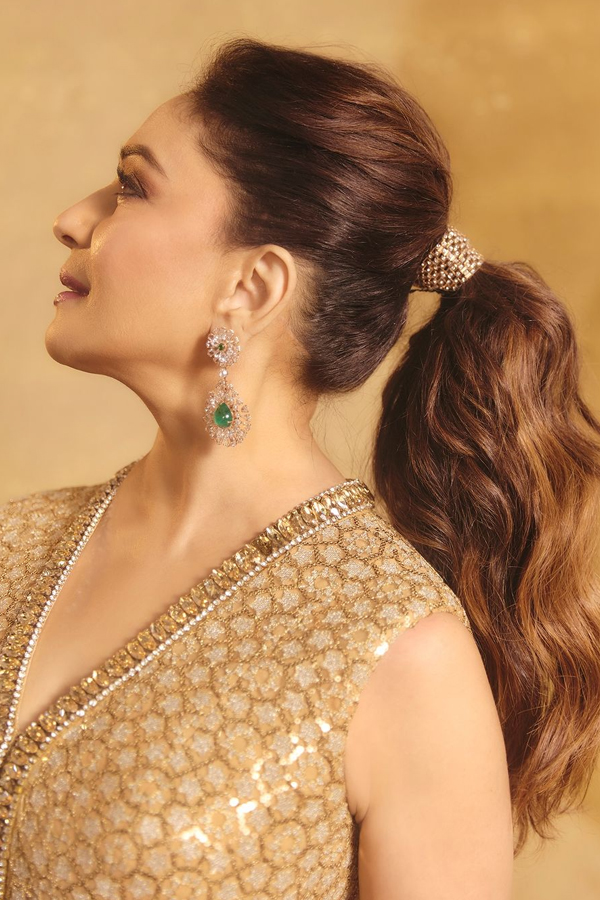 Madhuri-Dixit-7.jpg 8