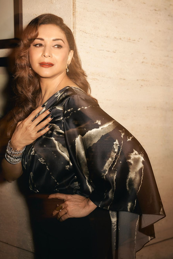 Madhuri-Dixit-9.jpg 10