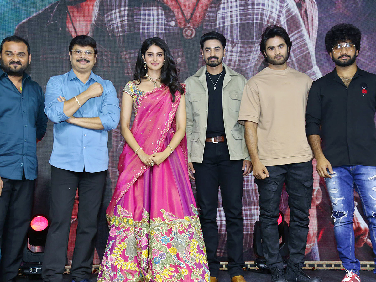 Ashok_20Galla_20Devaki_20Nandana_20Vasudeva_20Pre_20Release_20Event_20Photos_24.jpg 22