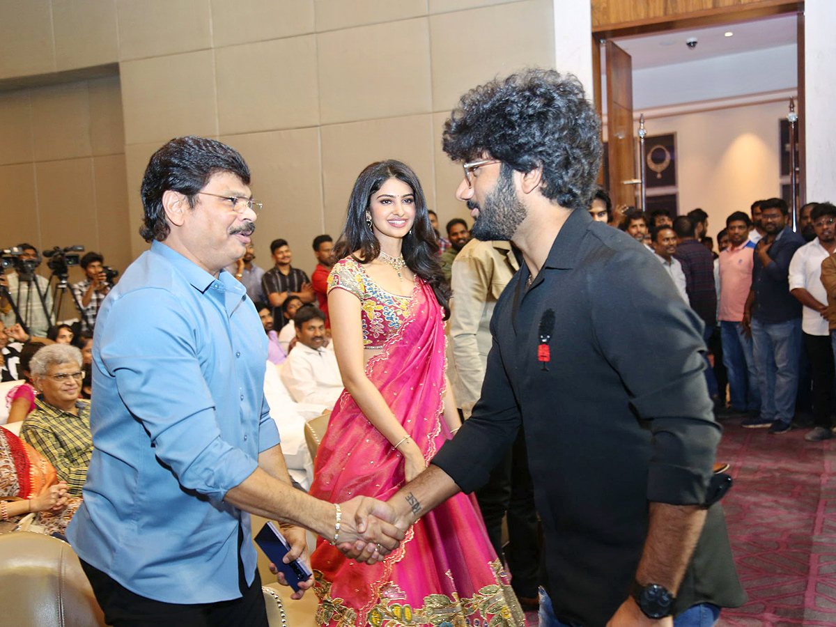 Ashok_20Galla_20Devaki_20Nandana_20Vasudeva_20Pre_20Release_20Event_20Photos_29.jpg 26