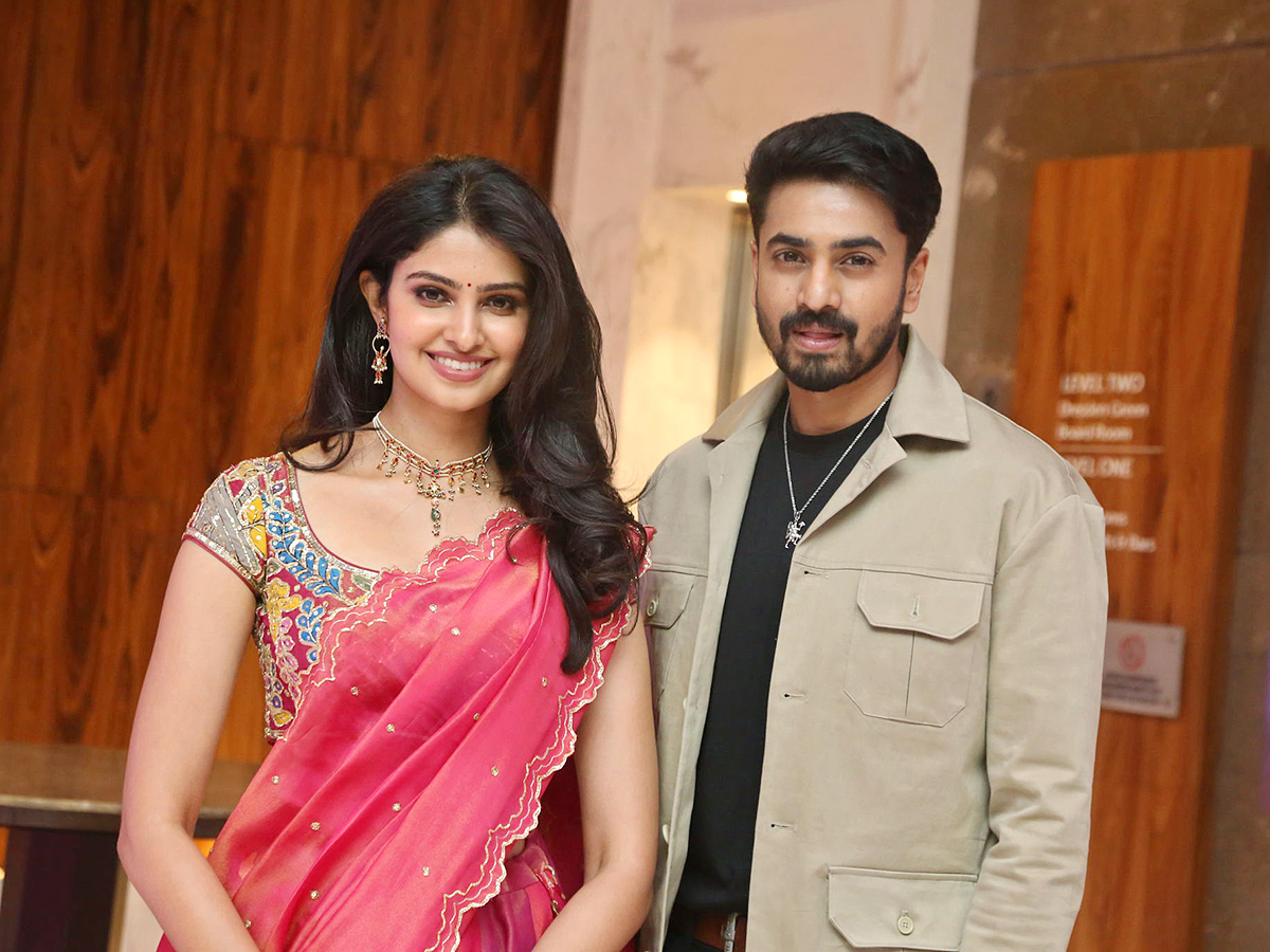 Ashok_20Galla_20Devaki_20Nandana_20Vasudeva_20Pre_20Release_20Event_20Photos_33.jpg 29