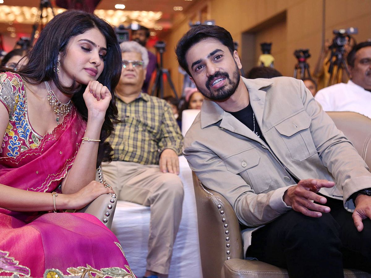 Ashok_20Galla_20Devaki_20Nandana_20Vasudeva_20Pre_20Release_20Event_20Photos_36.jpg 32