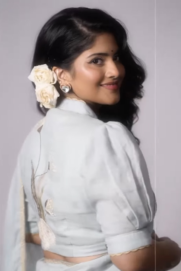 Megha-Akash-10.jpg 11