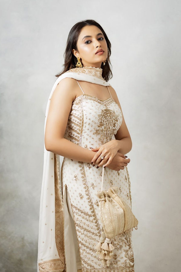 Priyanka-Arul-Mohan-5.jpg 6