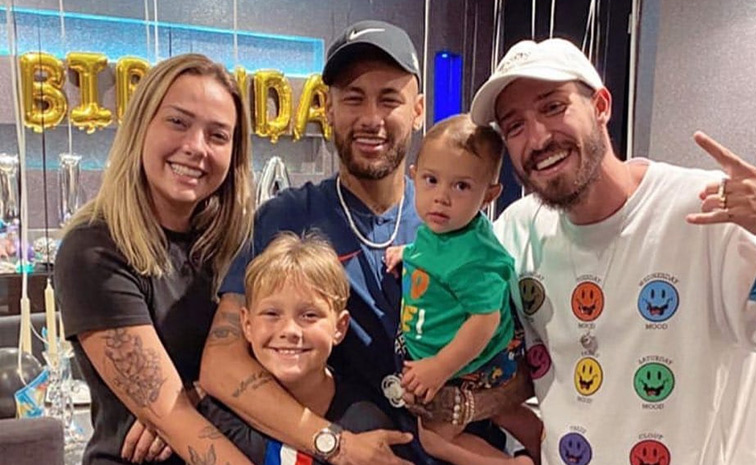 Brazilian_20Footballer_20Neymar_20Junior_20Rs_20456_20Crore_20Bugatti_20Penthouse_20In_20Dubai_20Photos_20_282_29.jpg 16