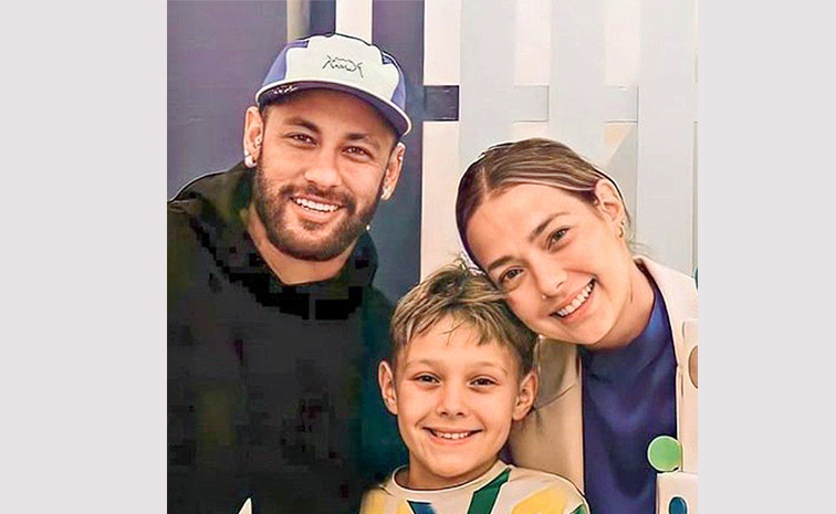 Brazilian_20Footballer_20Neymar_20Junior_20Rs_20456_20Crore_20Bugatti_20Penthouse_20In_20Dubai_20Photos_20_283_29.jpg 17