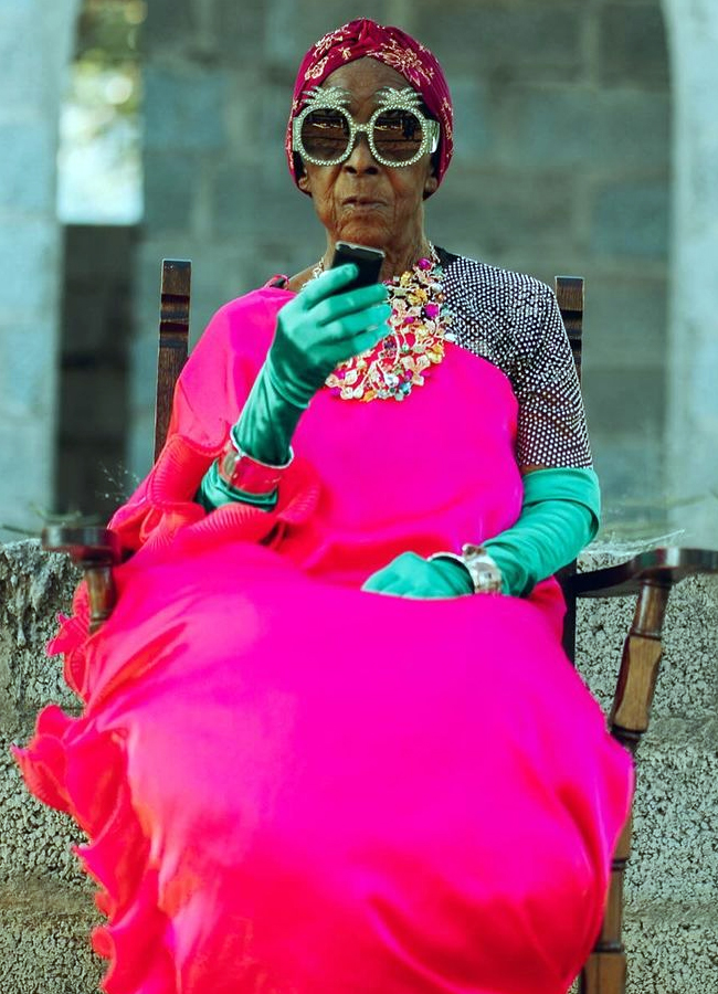 Legendary_20glamma11.jpg 12