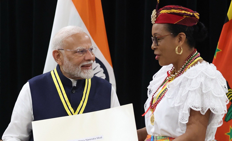 modi_Dominica_Award.jpg