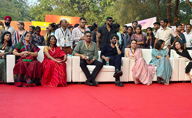 Akkineni_20Nagarjuna_20Family_20At_20International_20Film_20Festival_2C_20At_20Goa_20Photos_20_289_29.jpg 10