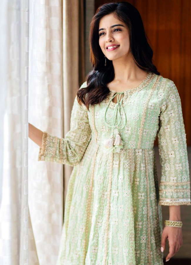 Amrutha_20Iyer10.jpg 11