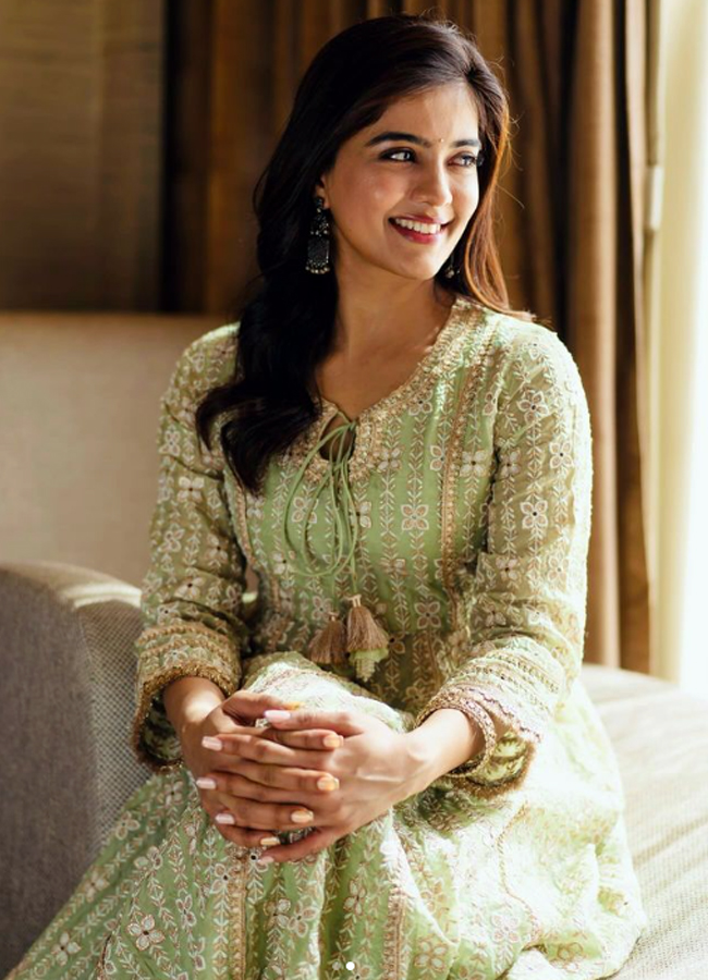 Amrutha_20Iyer11.jpg 12