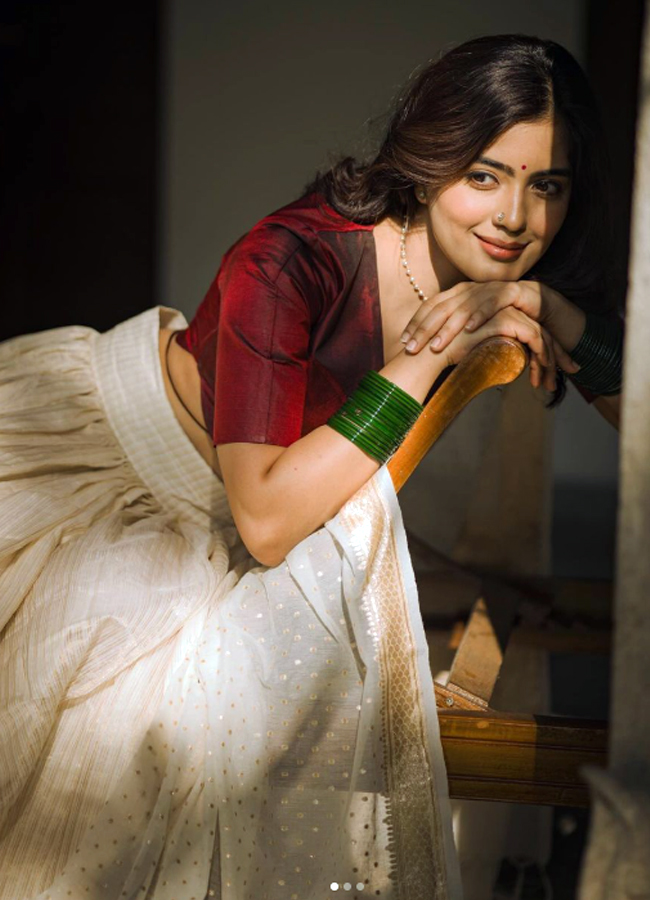 Amrutha_20Iyer14.jpg 15