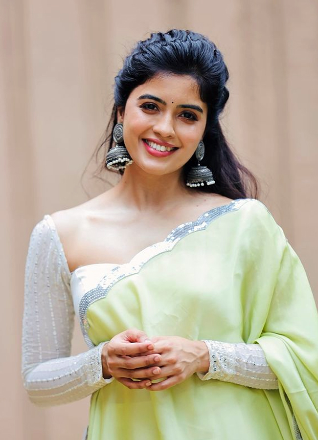 Amrutha_20Iyer2.jpg 3