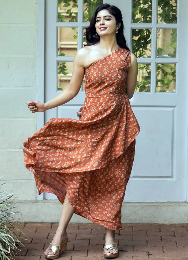 Amrutha_20Iyer9.jpg 10