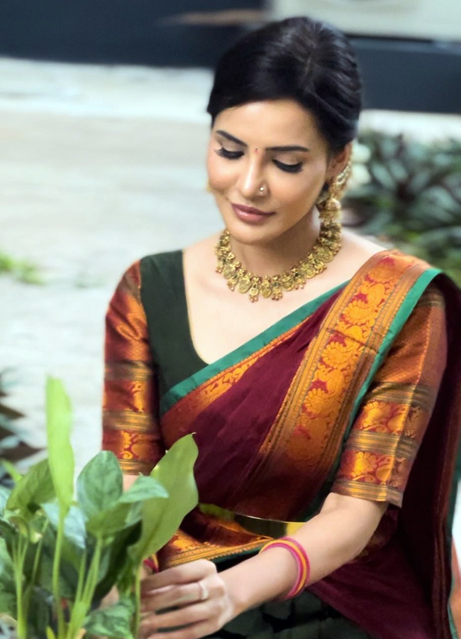 Ashu_20reddy5.jpg 6