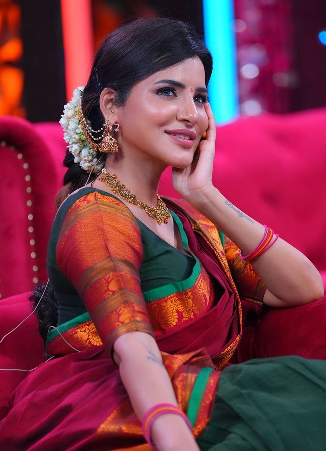 Ashu_20reddy6.jpg 7