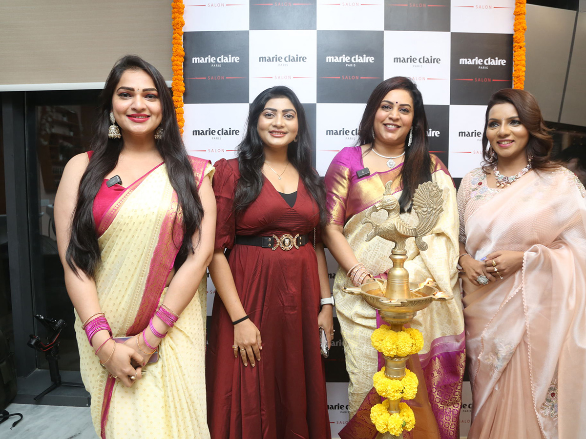 Bigg_20Boss_20Celebrities_20at_20Narsingi_20Marie_20Claire_20Salon_20Launch_1.jpg 1