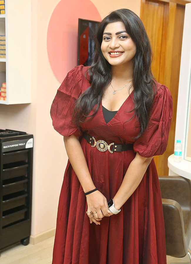 Bigg_20Boss_20Celebrities_20at_20Narsingi_20Marie_20Claire_20Salon_20Launch_14.jpg 14