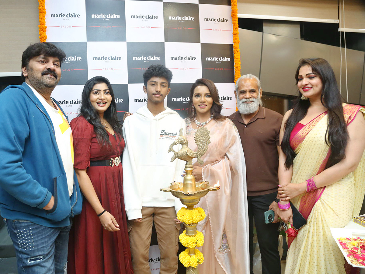 Bigg_20Boss_20Celebrities_20at_20Narsingi_20Marie_20Claire_20Salon_20Launch_21.jpg 21