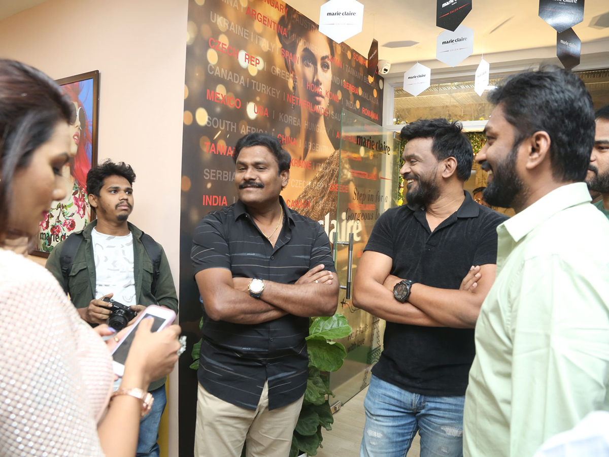 Bigg_20Boss_20Celebrities_20at_20Narsingi_20Marie_20Claire_20Salon_20Launch_23.jpg 23