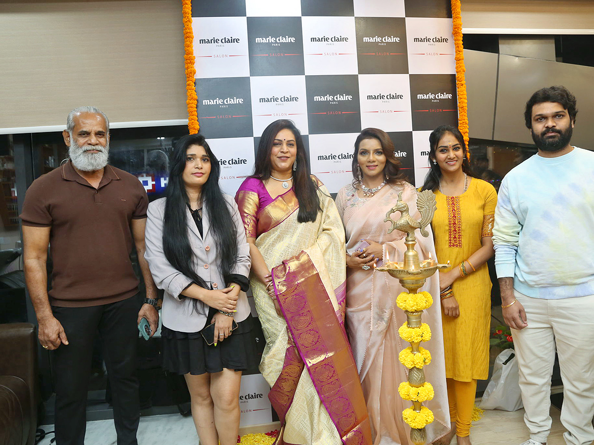 Bigg_20Boss_20Celebrities_20at_20Narsingi_20Marie_20Claire_20Salon_20Launch_24.jpg 24