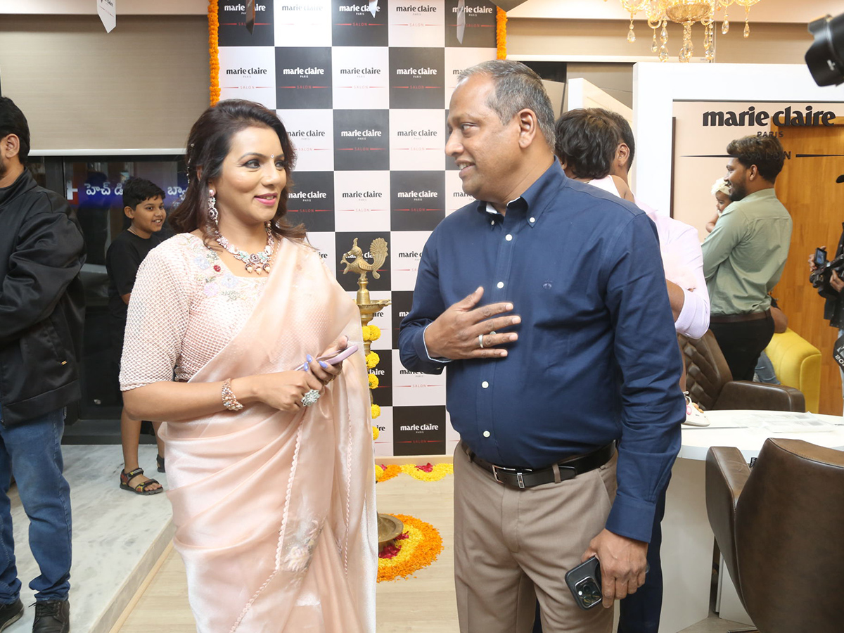 Bigg_20Boss_20Celebrities_20at_20Narsingi_20Marie_20Claire_20Salon_20Launch_3.jpg 3