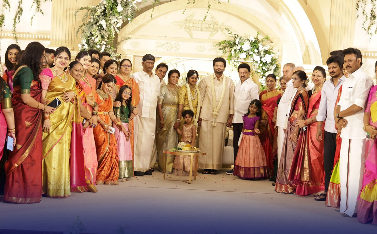Nayanthara_2C_20Dhanush_20attend_20Idli_20Kadai_20producer_20Wedding_20Photos_8.jpg 7