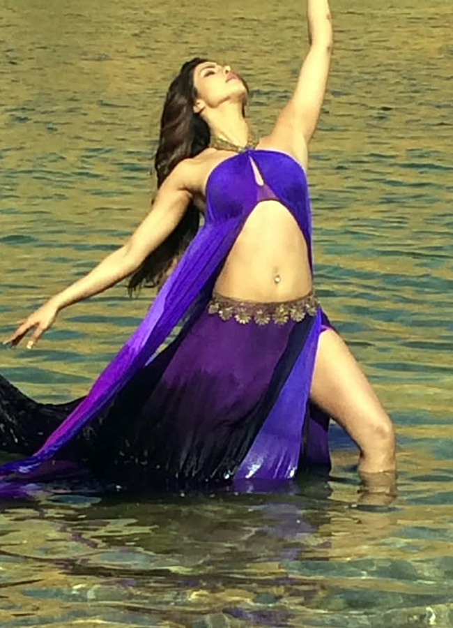 Priyanka_20chopra6.jpg 7