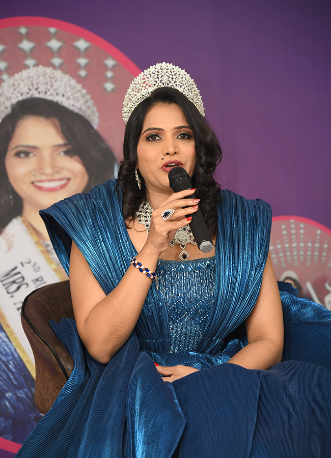 Ratna_20Mehera_20from_20Telangana_20wins_20Classic_20Mrs_20India__20_283_29.jpg 3