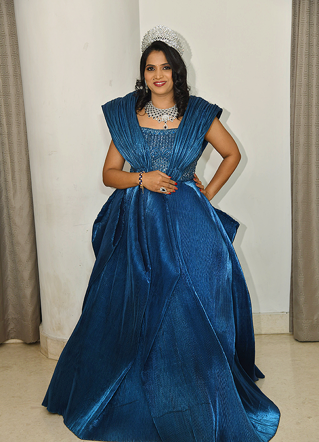 Ratna_20Mehera_20from_20Telangana_20wins_20Classic_20Mrs_20India__20_284_29.jpg 4