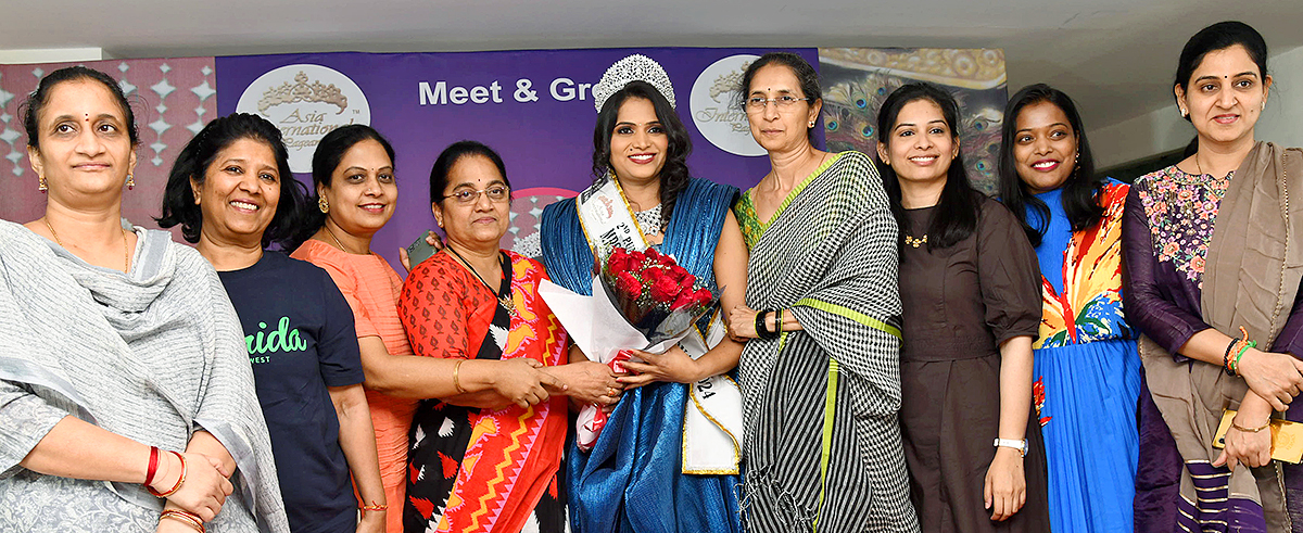 Ratna_20Mehera_20from_20Telangana_20wins_20Classic_20Mrs_20India__20_289_29.jpg 9