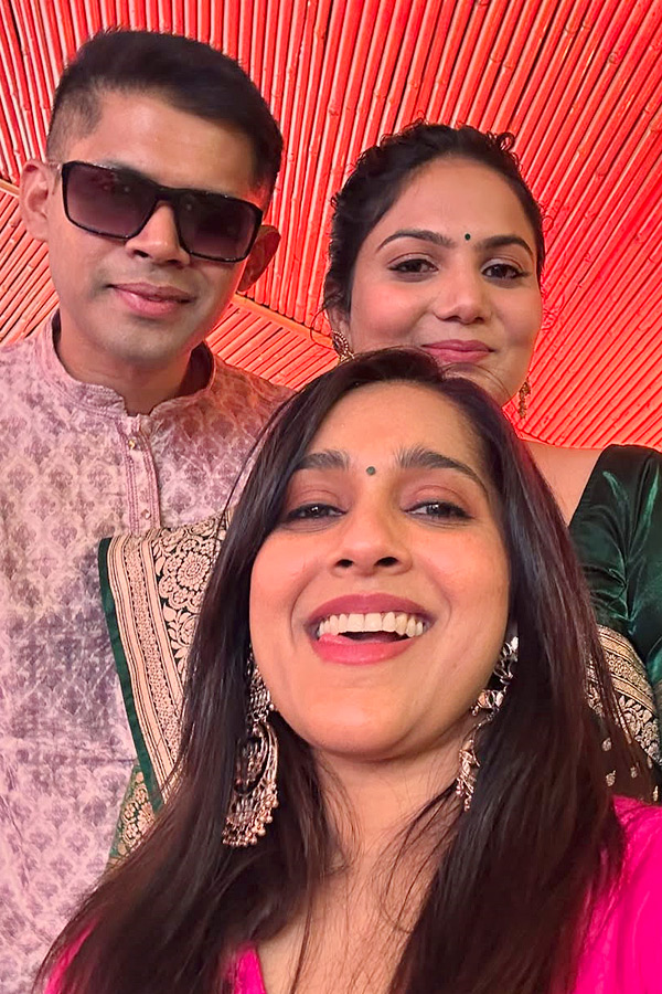 Anchor_20And_20Actress_20Rashmi_20Gautam_20Mehandi_20Photos_20Goes_20Viral_20On_20Social_20Media_20_2820_29.jpg 21