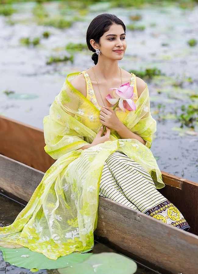 Manasa_20Varanasi20.jpg 21