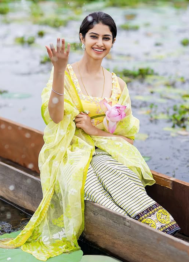 Manasa_20Varanasi7.jpg 8