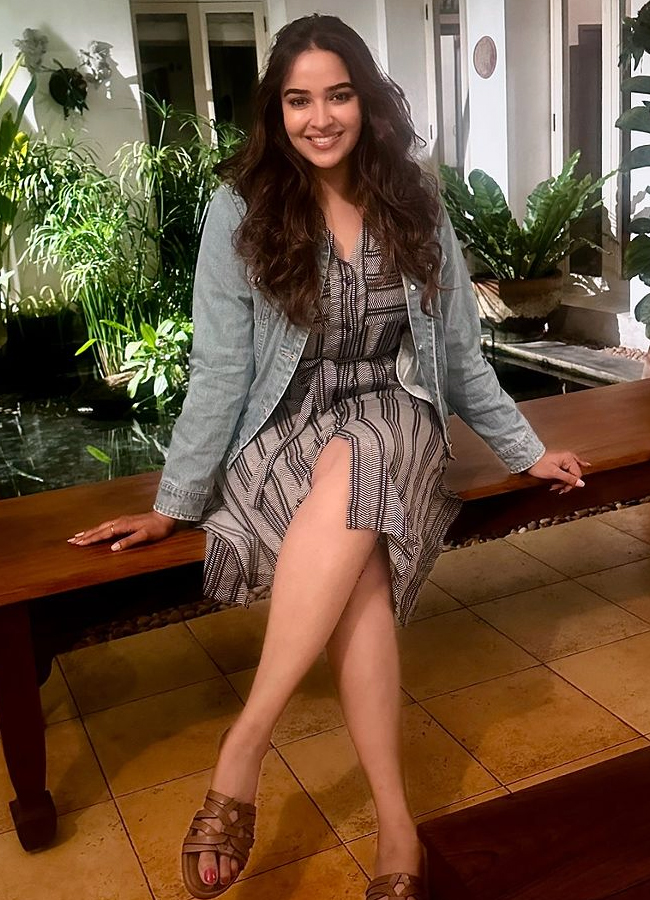 Poojitha_20Ponnada15.jpg 16
