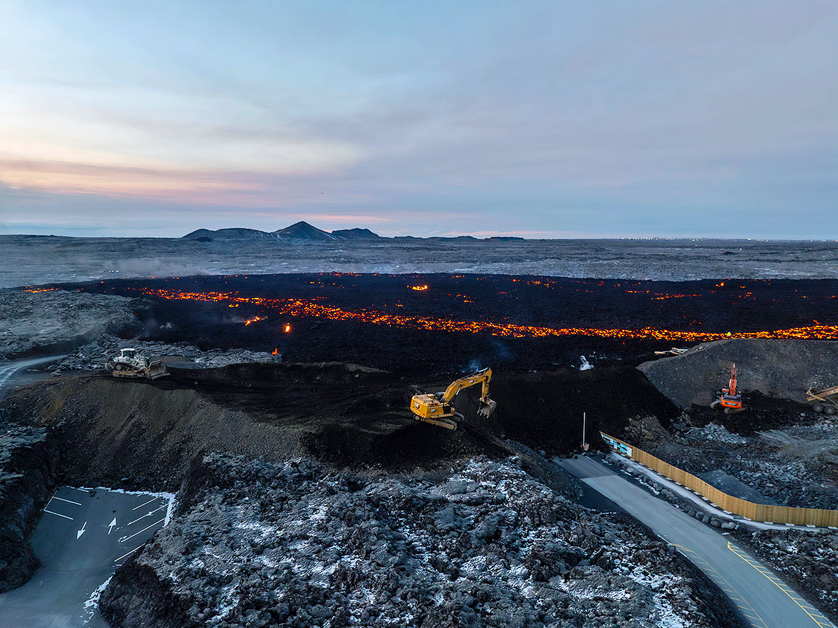 volcanic_20eruption_20that_20started_20on_20the_20Reykjanes_20Peninsula_20in_20Iceland__20_2811_29.jpg 11