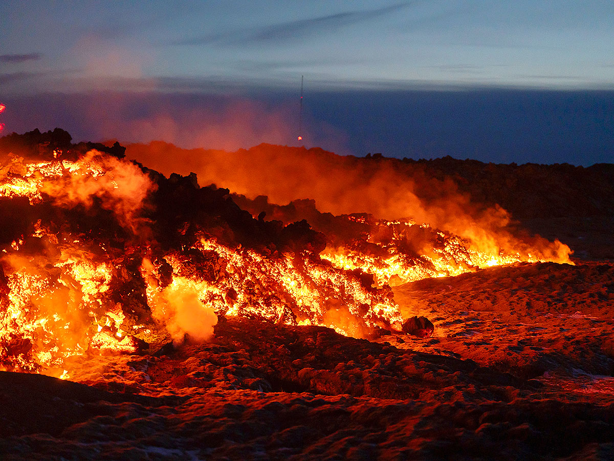 volcanic_20eruption_20that_20started_20on_20the_20Reykjanes_20Peninsula_20in_20Iceland__20_288_29.jpg 8