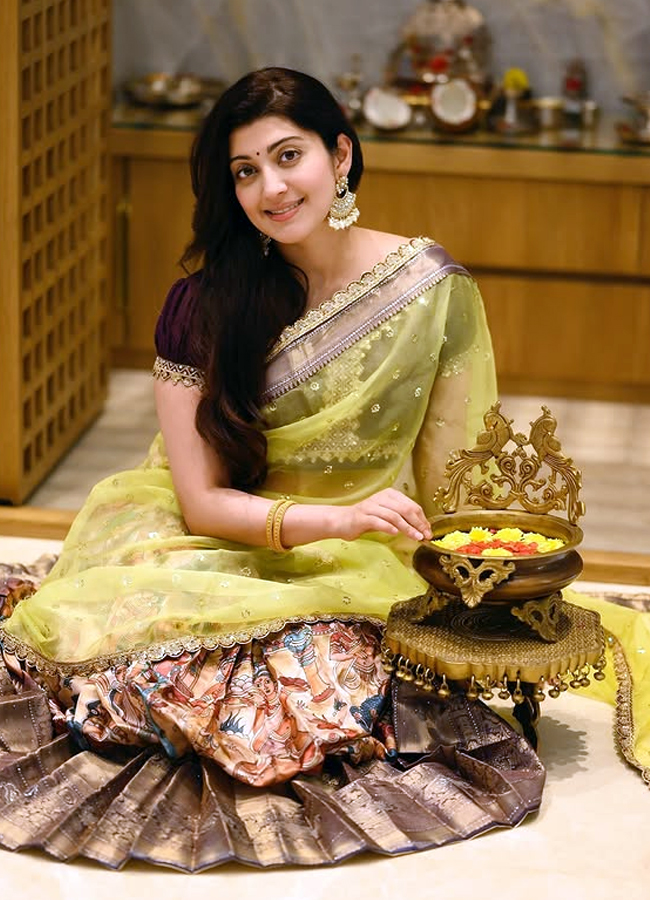 Pranitha10.jpg 11