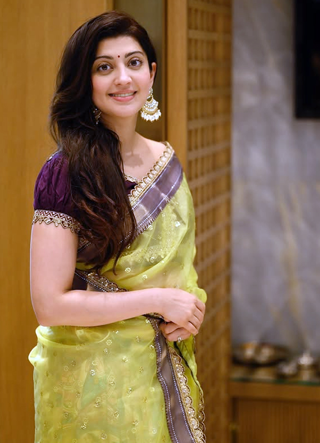 Pranitha11.jpg 12