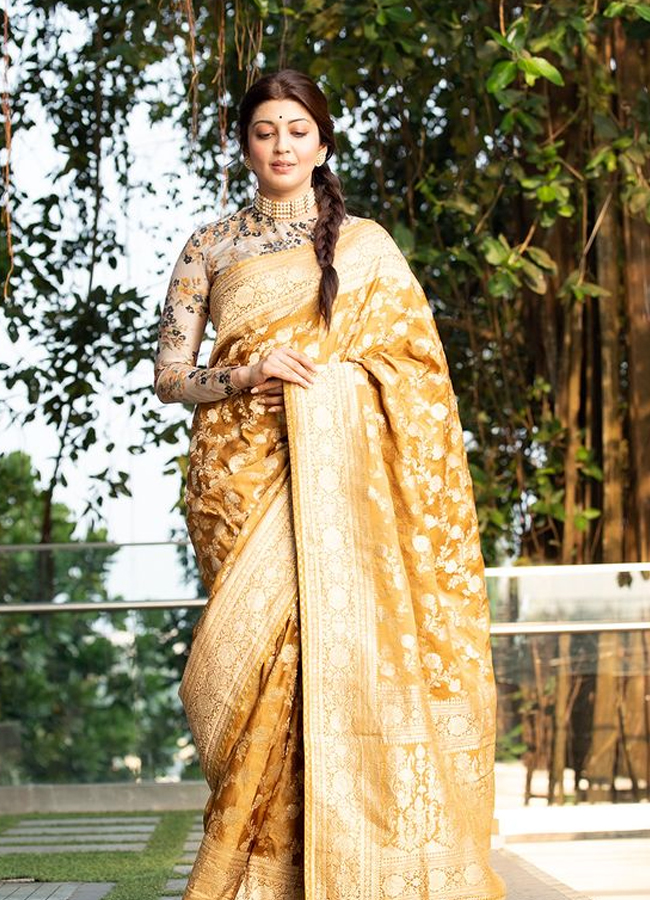 Pranitha6.jpg 7